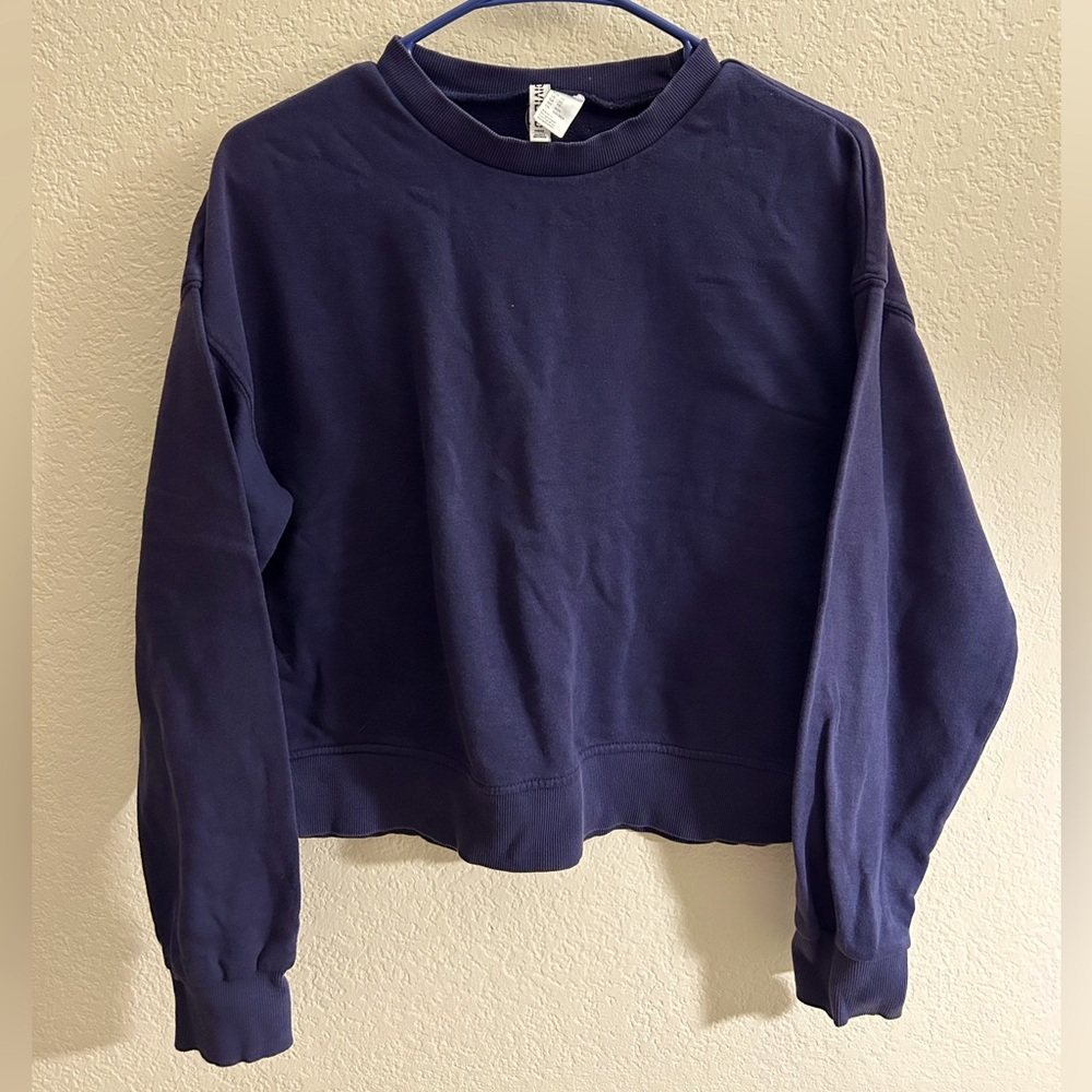 H&M navy blue sweatshirt in good condition.